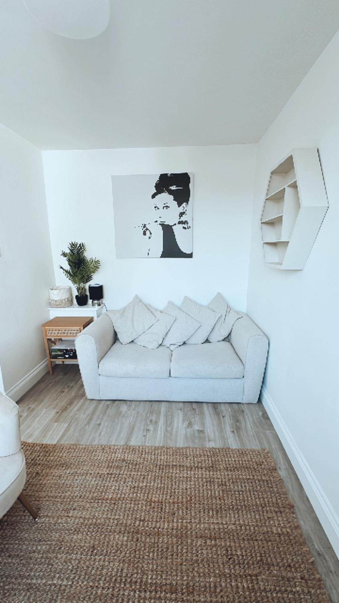 Southsea Homestays - Three Bedroom Home, Sleeps 8 - With Garden & Hot Tub Portsmouth Eksteriør billede